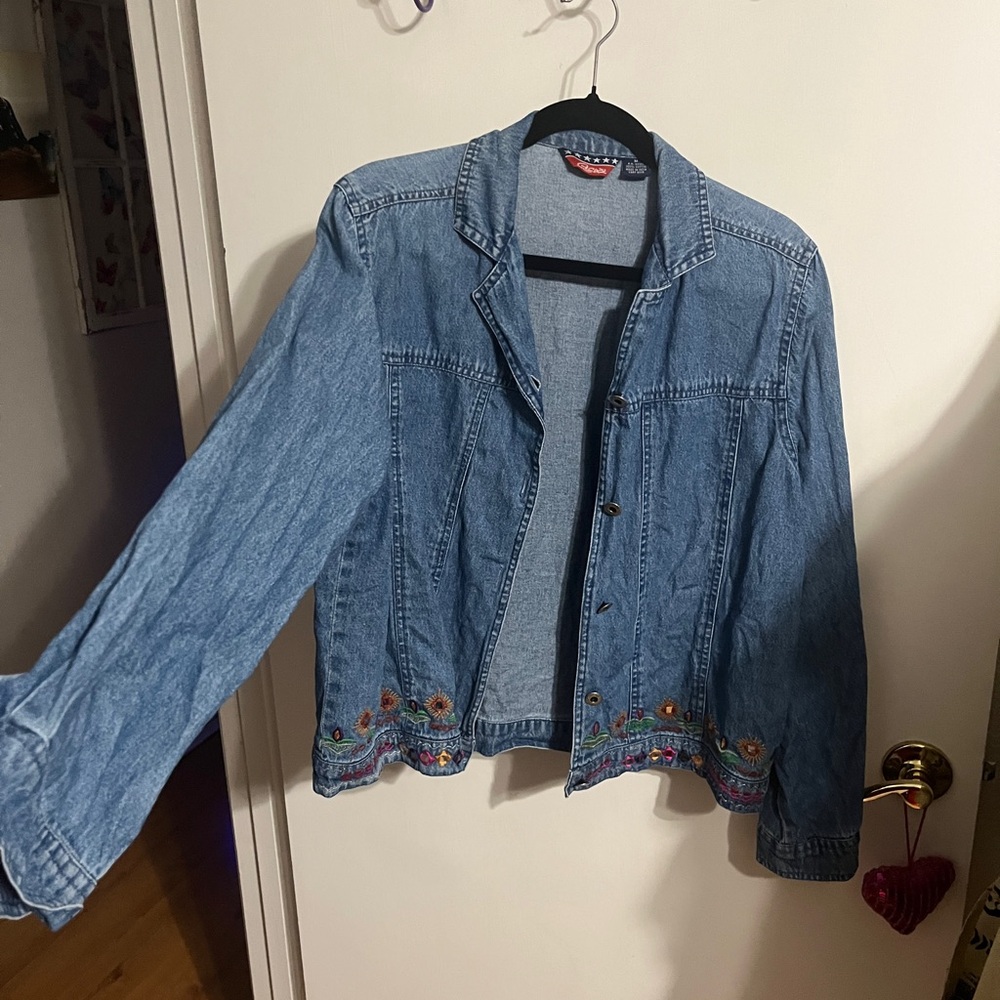 💜 Medium Embroidered Hem Light Blue Denim Jacket - Women's Jean Jacket